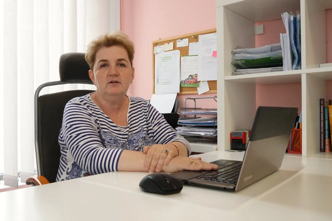 Bernadetta lis i uczestnicy podczas szkolenia mnri® terapia neurotaktylna
